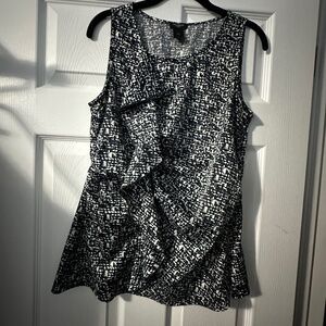 Ann Taylor Sleeveless Ruffle Blouse Size 6 Black White Printed Top
